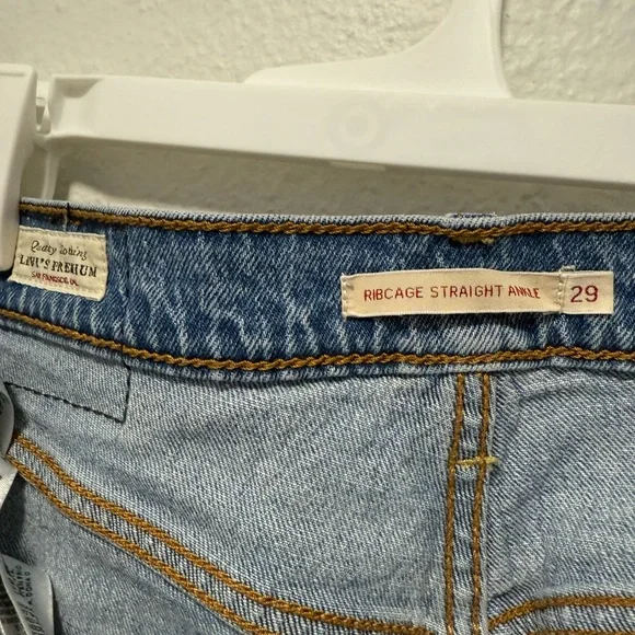Levi's Women's Ribcage Straight Ankle Jeans Medium Wash Size 29 - Picture 4 of 8